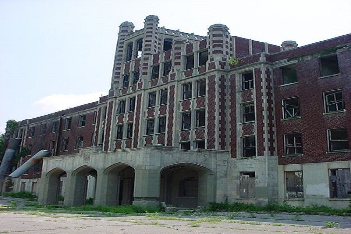 You Can Win An Overnight Halloween Stay In Kentucky’s Most Haunted Location – Waverly Hills post thumbnail image