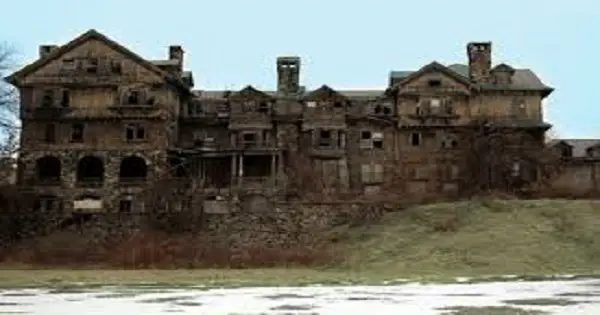 A Look Back At Wisconsin’s Most Terrifying Location, Summerwind Mansion post thumbnail image