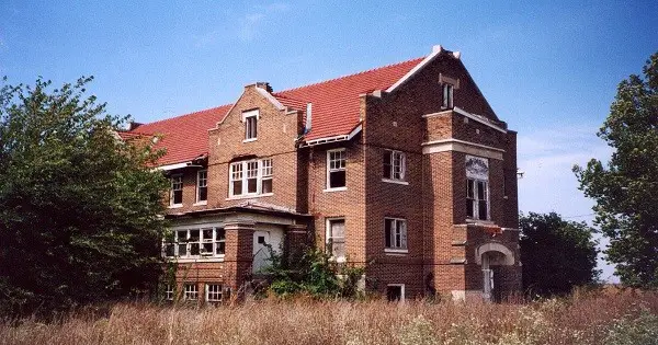 This Abandoned Illinois Asylum Has a Terrifying Creepy History Behind It post thumbnail image