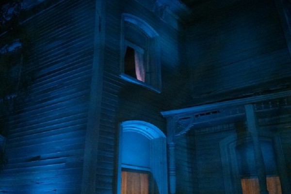10 signs your house is haunted