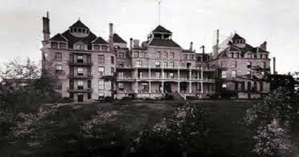 This 134 Year Old Hotel Is Said To Be The Most Haunted Hotel In The USA post thumbnail image