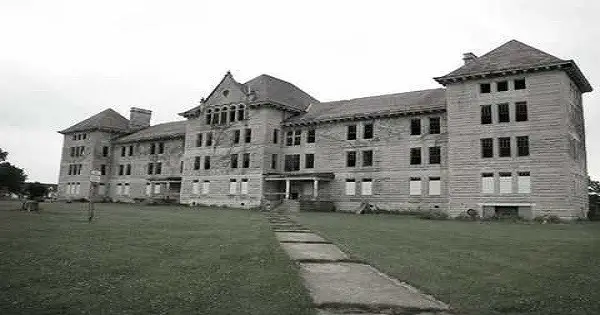The Bartonville Insane Asylum | Peoria, Illinois post thumbnail image