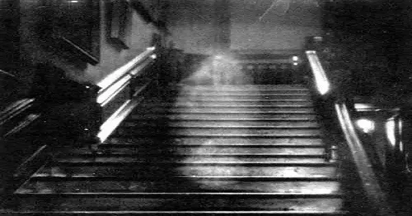 An Inside Look At The Most Credible Ghost Photos Of All Time post thumbnail image
