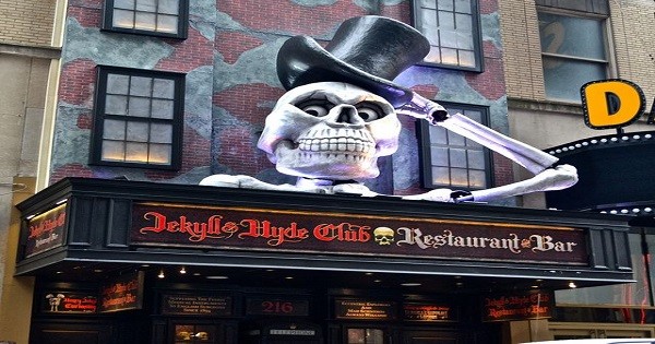 Dine In NYC’s Creepiest And  Haunted Experience – Jekyll And Hyde Club post thumbnail image