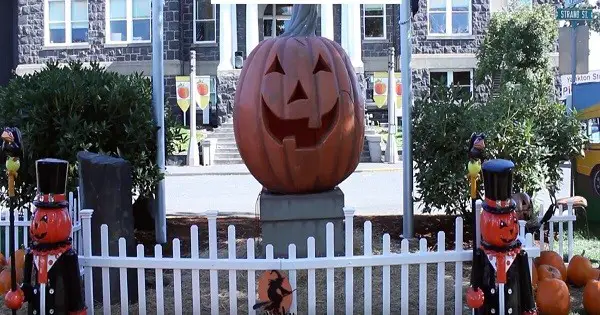 An Inside Look At The Real Halloween Town post thumbnail image