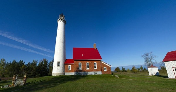 Historic Michigan Lighthouse Looking For Keepers For 2 Week Stays post thumbnail image