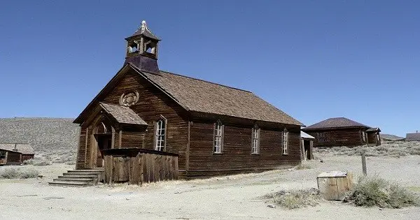 This Man Had To Self- Quarantine In An Abandoned Old West Ghost Town post thumbnail image