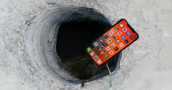 Man Drops Phone into Nevadas Devil’s Cauldron and Hears Horrifying Screams post thumbnail image