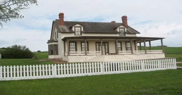You Wouldn’t Last One Night In North Dakota’s Most Haunted Historical Home post thumbnail image