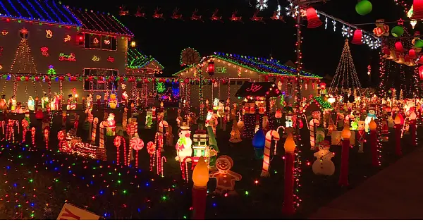 A Look At One Of The Most Decorated Christmas Houses On The East Coast post thumbnail image