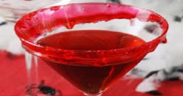 These Adult Themed Drink Recipes Will Bring Out Your Inner Vampire post thumbnail image