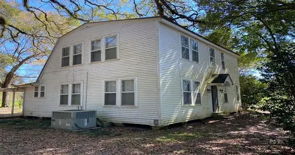 This Louisiana Home Is So “Haunted” It’s Being Given Away For Free! post thumbnail image