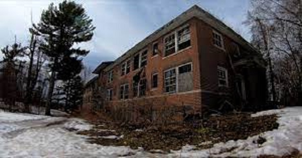 Now Is Your Chance to Own A Haunted Sanatorium for Just $75,000 post thumbnail image